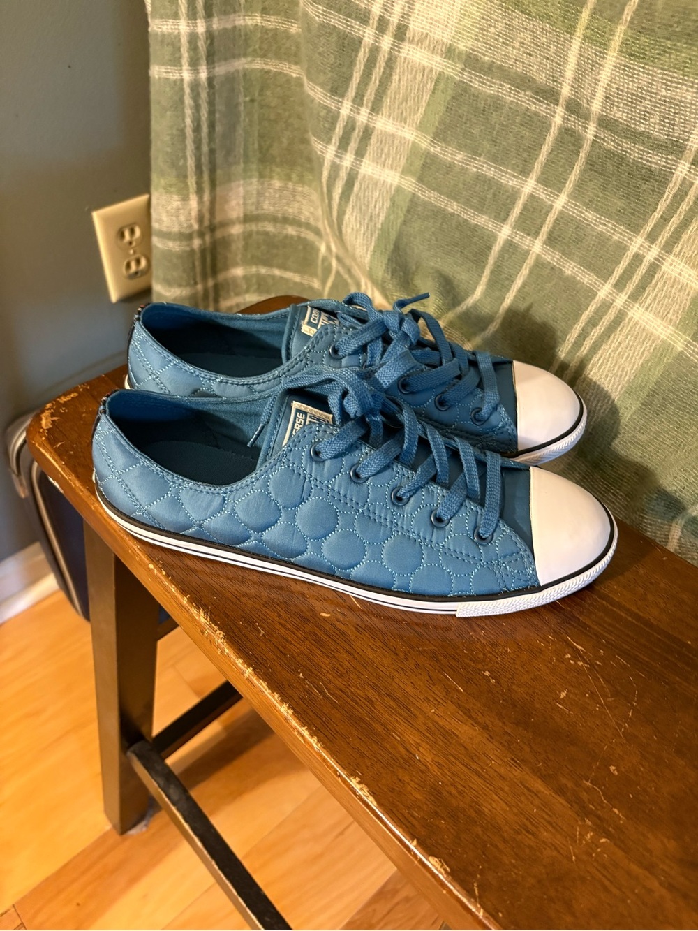 Converse Dainty Ox Aero quilted circles in vintage blue